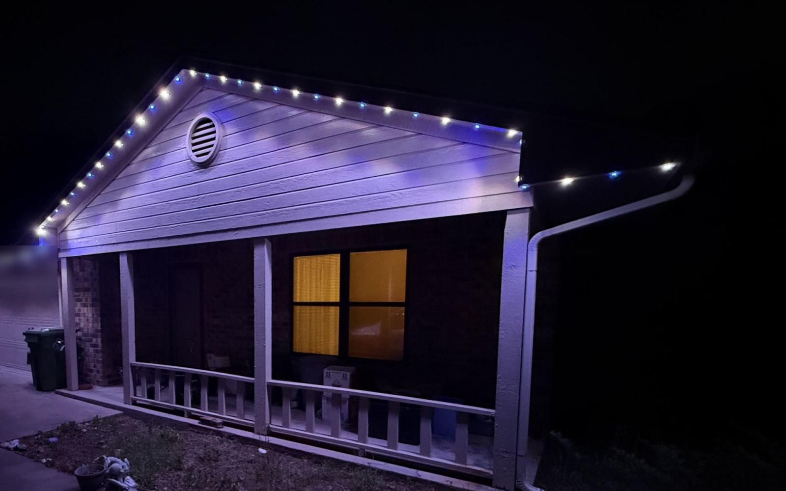 Real installed home with Blue & White permanent lighting behind the fascia