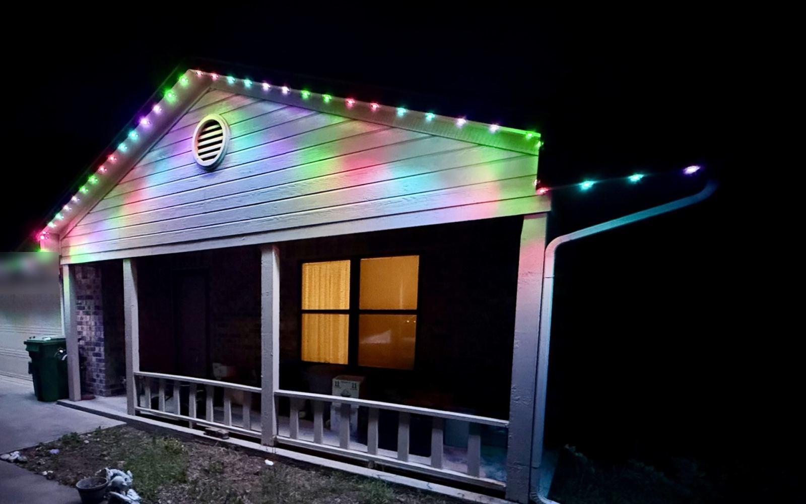 Real installed home with Classic Multi permanent lighting behind the fascia
